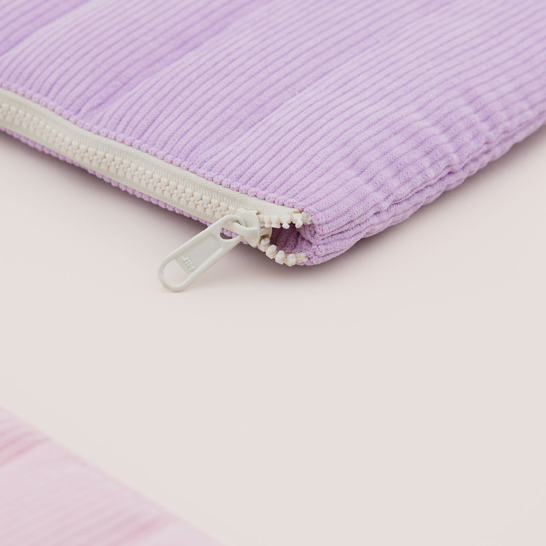 Sleek Pouch - VIOLA | กระเป๋าใส่ของ สีม่วง