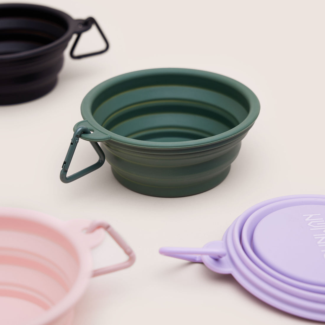 COLLAPSIBLE FOOD BOWL 400 ML | ชามอาหารสัตว์เลี้ยงพับได้ สีเขียวมะกอก